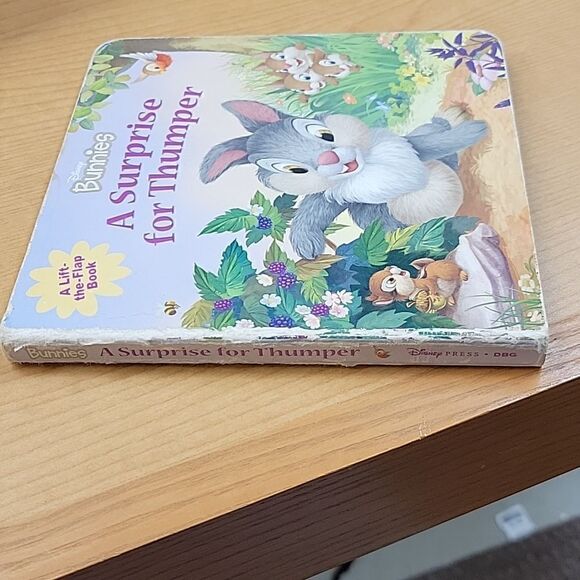 Disney's Thumper bundle. 3 books, pin, Wobble figure - Picture 6 of 12